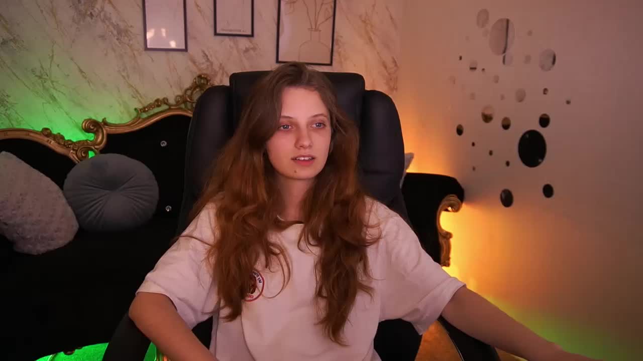 CuteeFoxy Adult Chat May 13, 2026