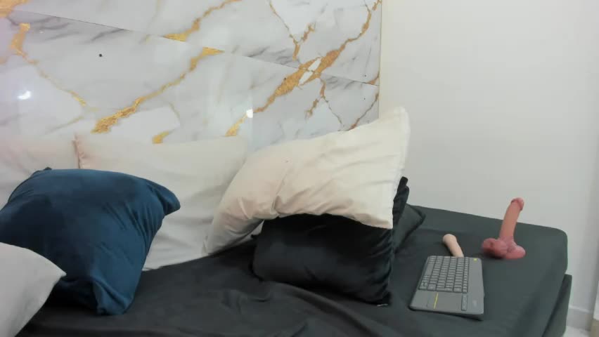 zoe_ross1 Adult Chat May 13, 2026