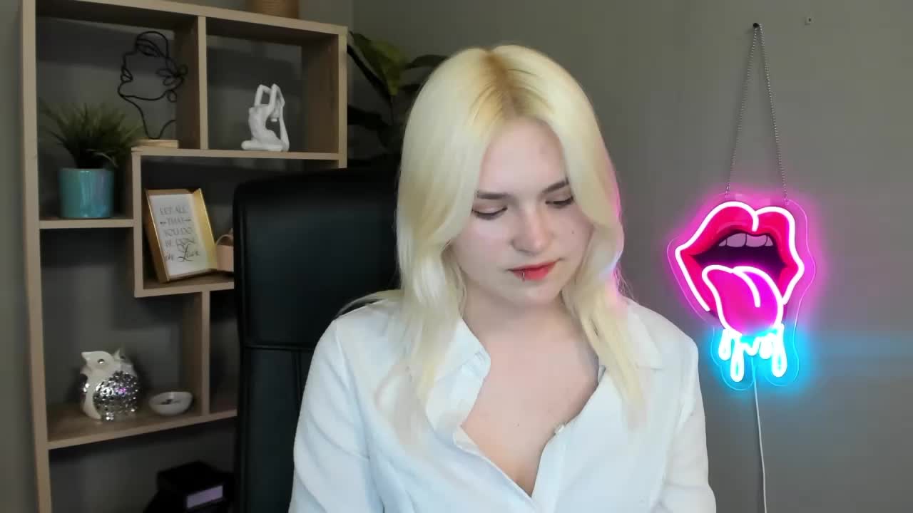 SweetLilyxo Adult Chat May 13, 2026