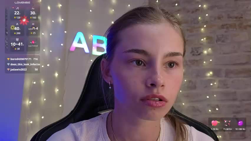 roxxxie_reid Adult Chat May 13, 2026