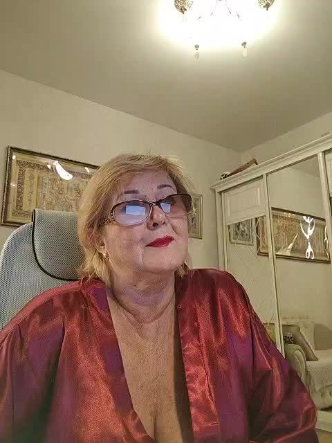 KarinkaSweet Adult Chat May 13, 2026