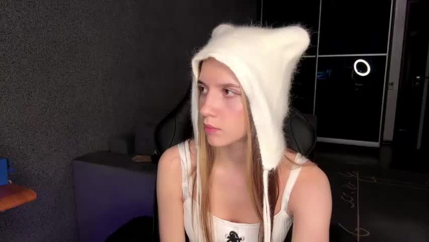 simikisss Adult Chat May 13, 2026