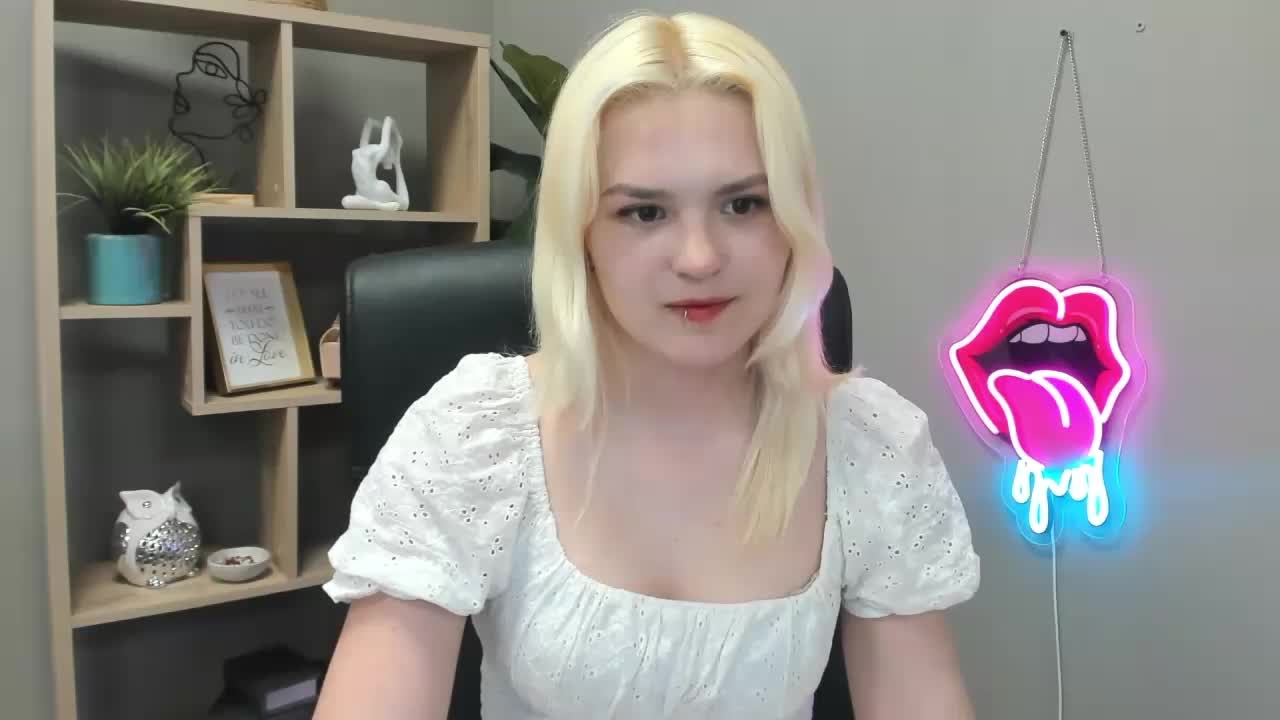 SweetLilyxo Adult Chat May 13, 2026