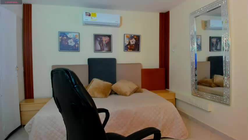 naugthy_brunette_ Adult Chat May 13, 2026