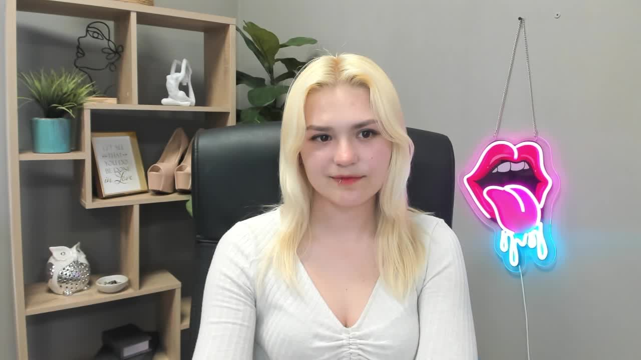SweetLilyxo Adult Chat May 15, 2026