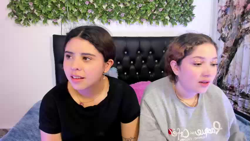 zoe_and_valeria Adult Chat May 15, 2026