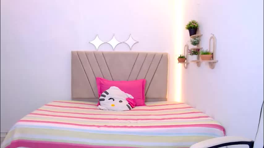 zara_cute18 Adult Chat May 16, 2026