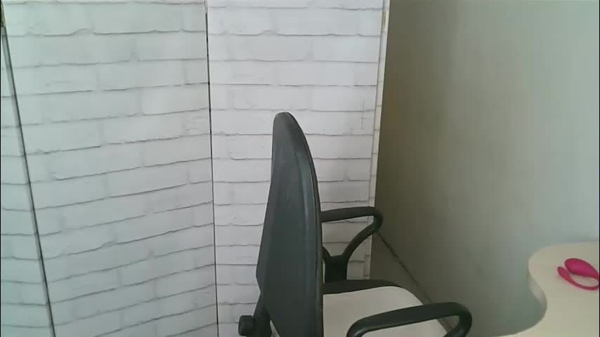 helen_xi Adult Chat May 17, 2026