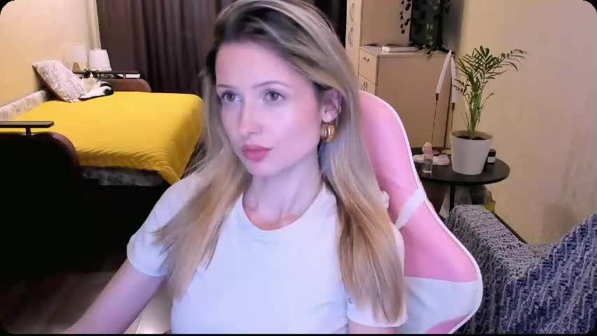 julie_flores Adult Chat May 17, 2026