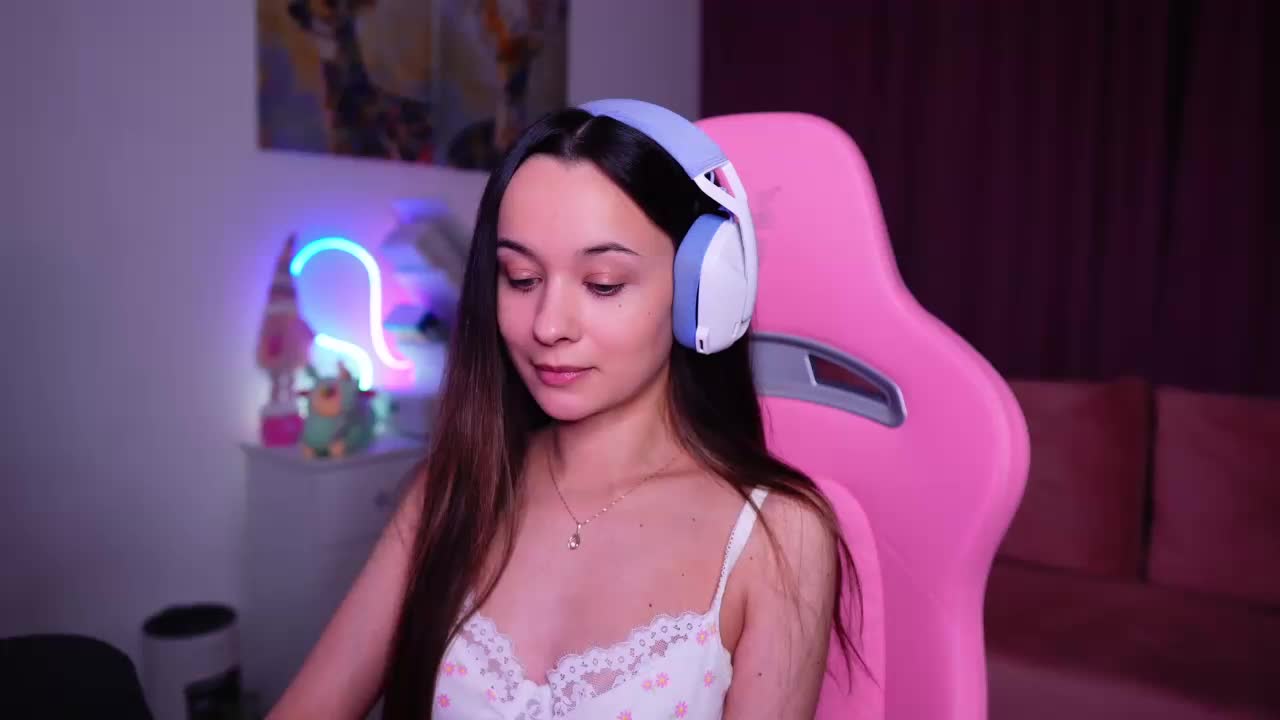 JuicyAngel Adult Chat May 18, 2026