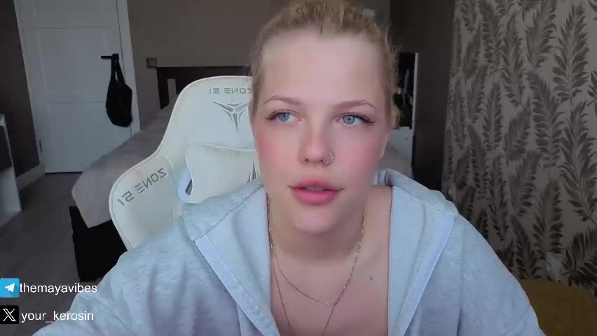 maya_blonde18 Adult Chat May 19, 2026