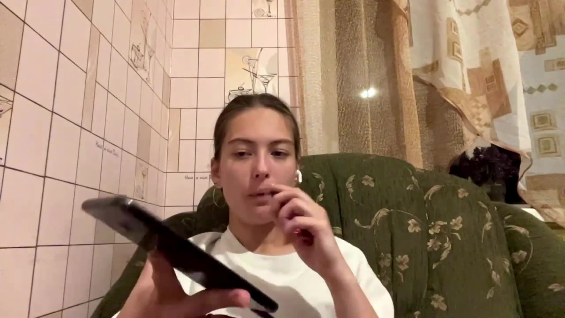 RonnaWillow Adult Chat May 20, 2026