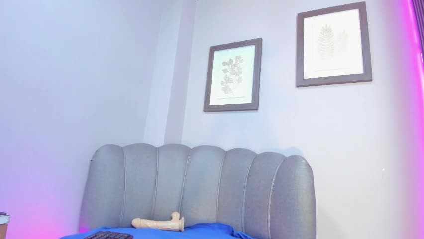 roxanna_moore2_2026-05-19_19-58-05_474 Adult Chat May 20, 2026