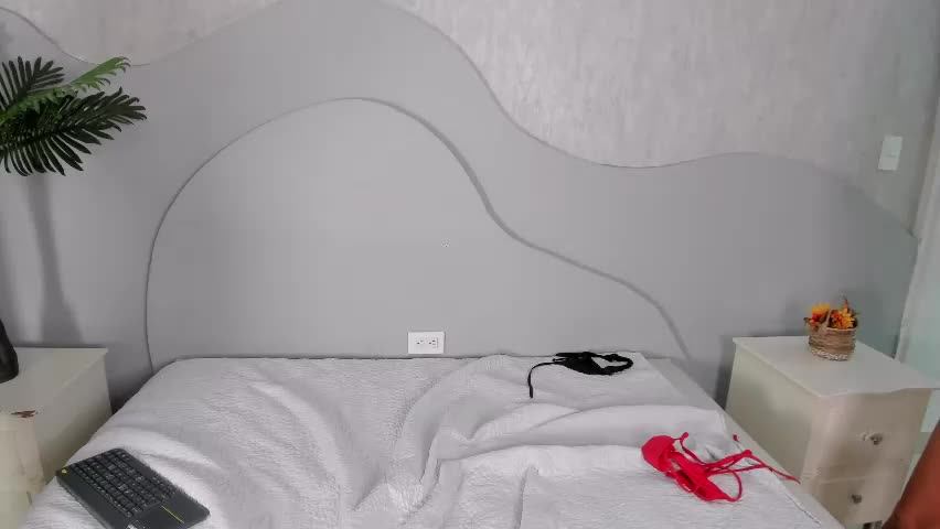 zafiro_n_amber Adult Chat May 23, 2026