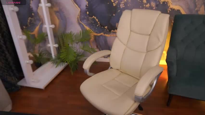 tinynataliee Adult Chat May 23, 2026