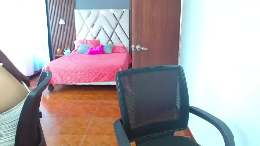 emi_rousse Adult Chat May 23, 2026