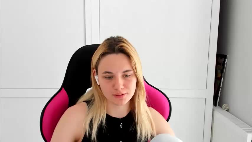 tayla_shy Adult Chat May 25, 2026