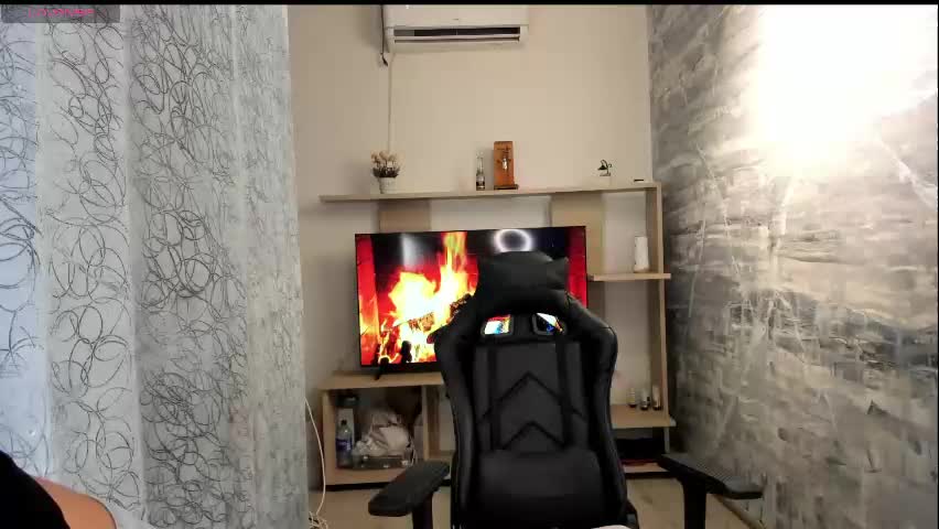 carolinefyre Adult Chat May 25, 2026