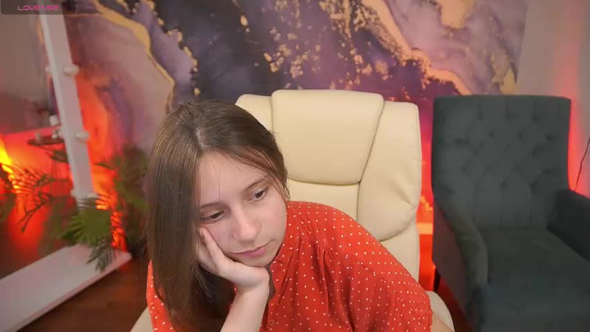 tinynataliee Adult Chat May 27, 2026