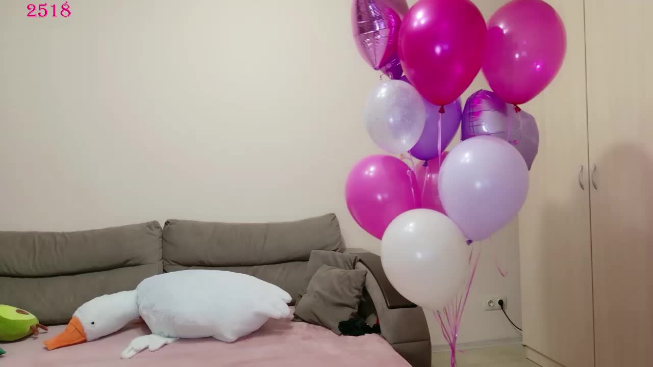 QueenFoxyLiza Adult Chat June 1, 2026