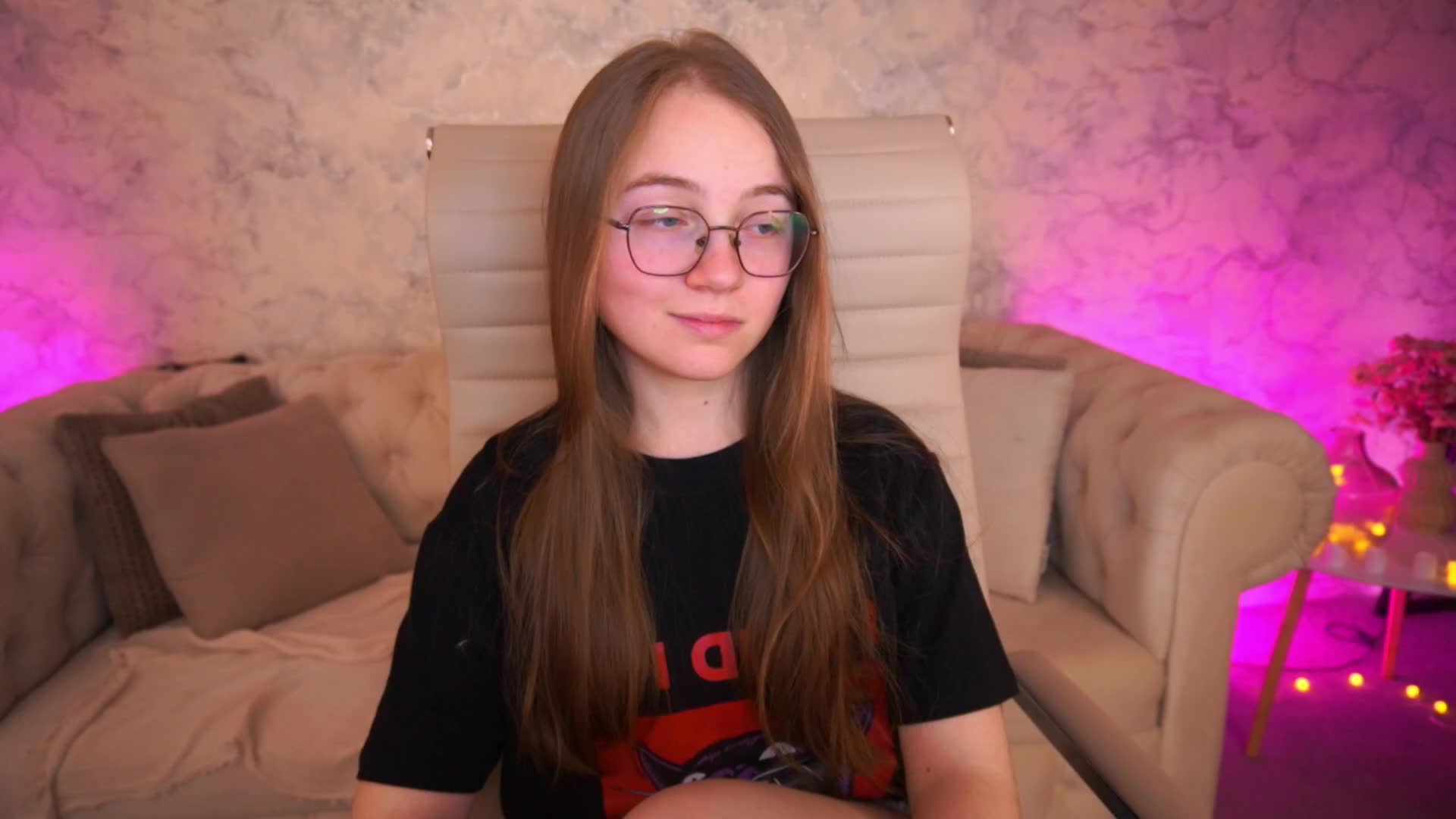 ArrinaWairr Adult Chat June 1, 2026