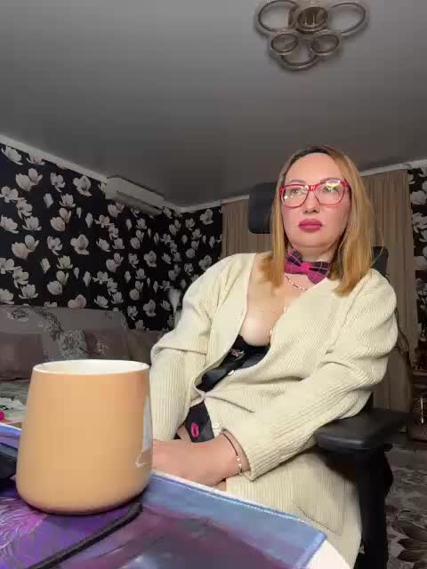 Pink-Lips Adult Chat June 4, 2026