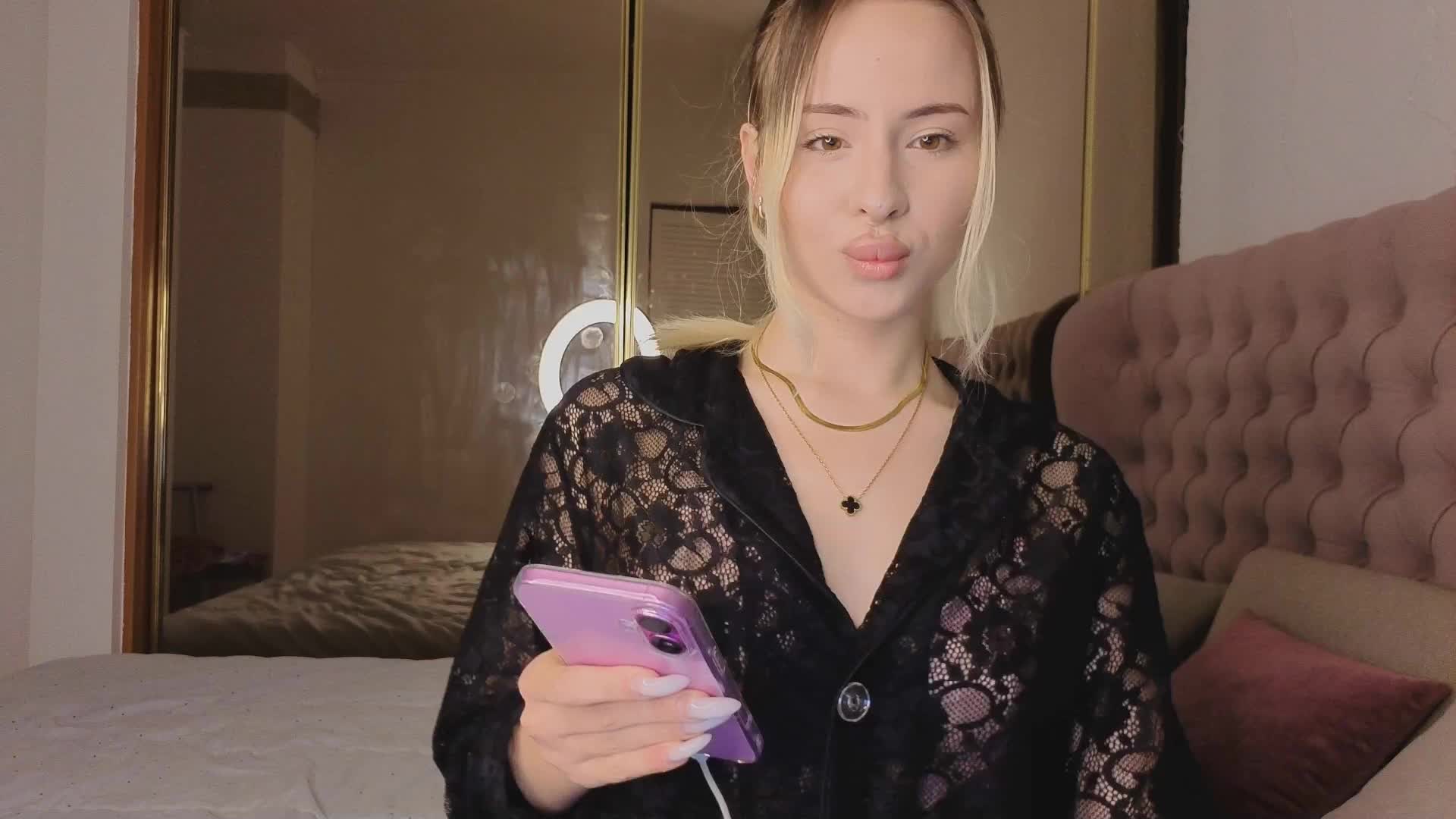 Bella-crazyy Adult Chat June 4, 2026