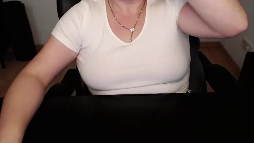 elly_petite Adult Chat June 5, 2026
