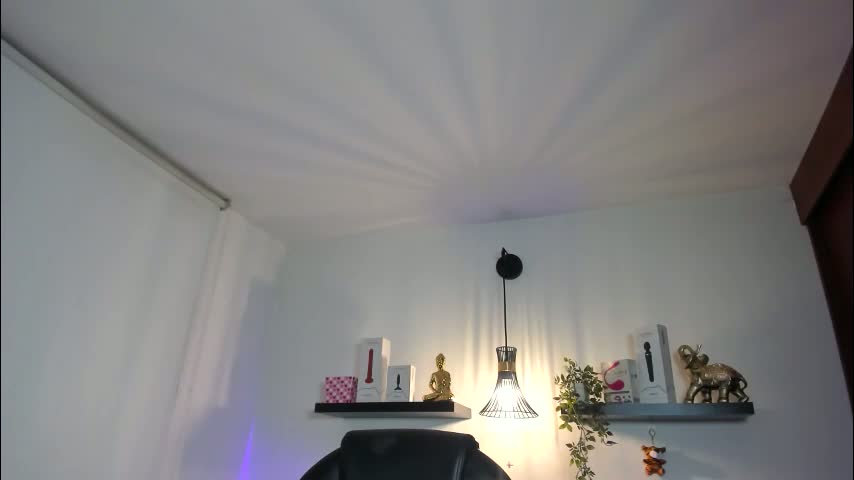 naomy_hot04 Adult Chat June 6, 2026