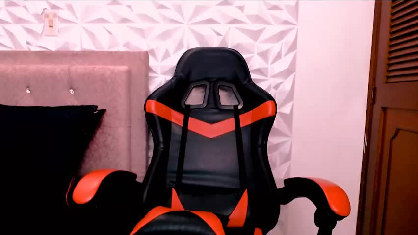 carolinelover_35 Adult Chat June 5, 2026