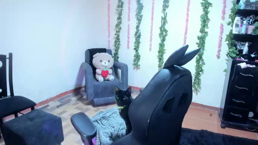 naeniademont Adult Chat June 6, 2026