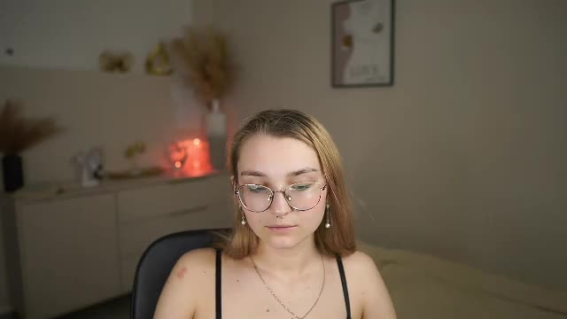 sophielux18 Adult Chat June 6, 2026