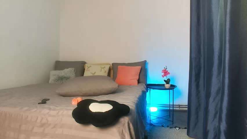 smalldoll7 Adult Chat June 8, 2026