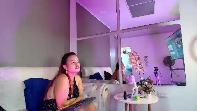 alana_petite Adult Chat June 10, 2026