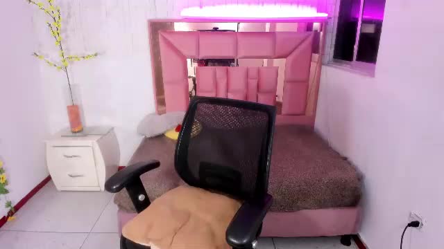 anna_moon18 Adult Chat June 12, 2026