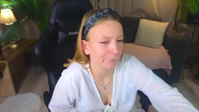 nikkibenz03 Adult Chat June 14, 2026