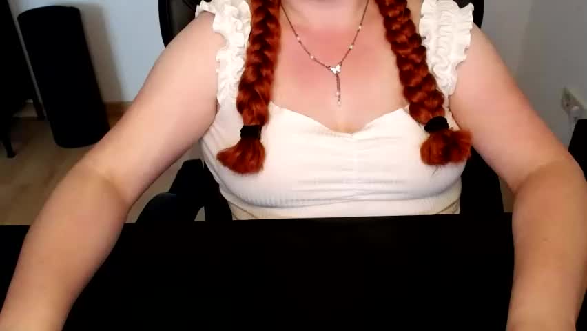 elly_petite Adult Chat June 15, 2026
