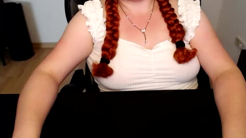 elly_petite Adult Chat June 16, 2026