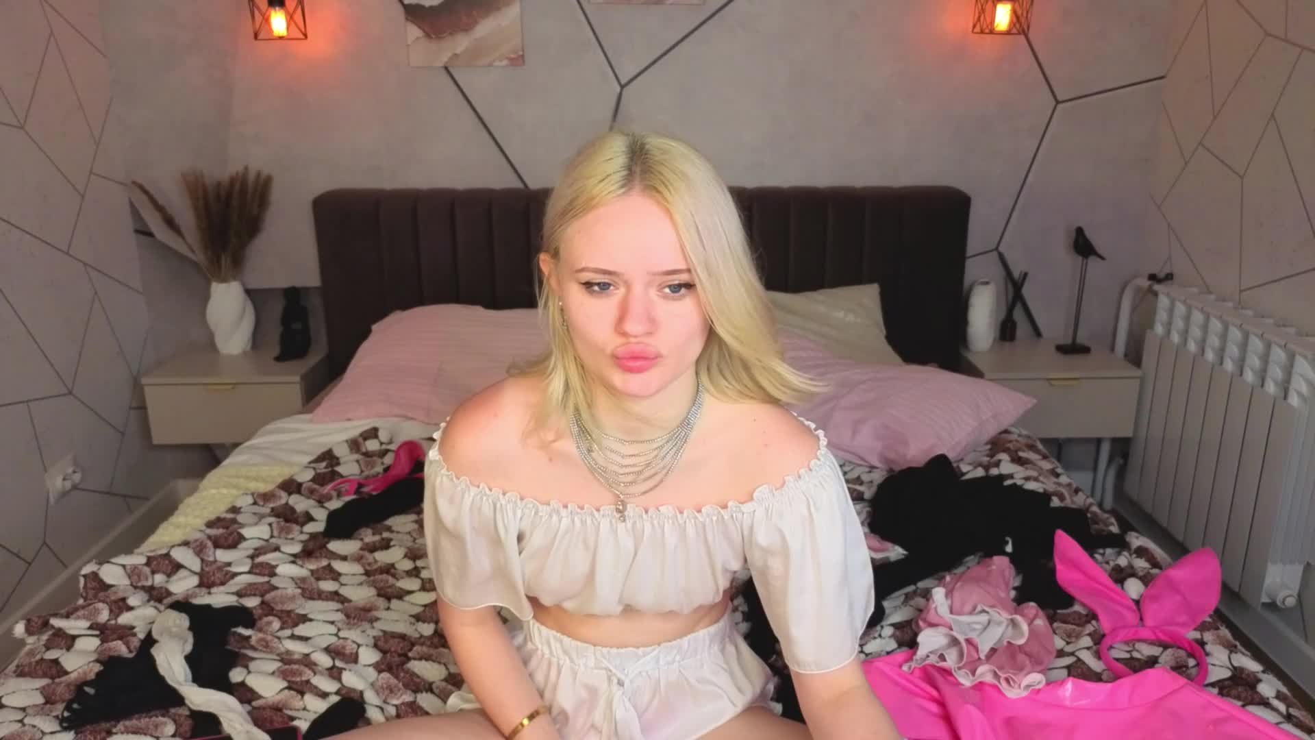 Tessa-Ashe Adult Chat June 17, 2026