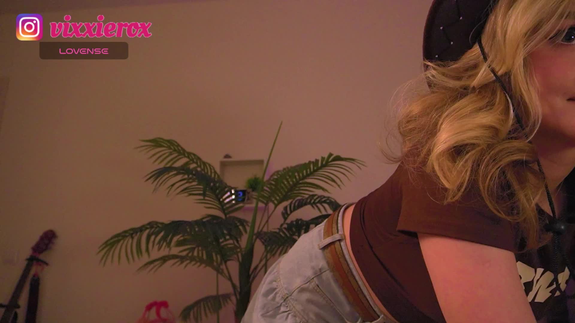 VixXxie Adult Chat June 19, 2026