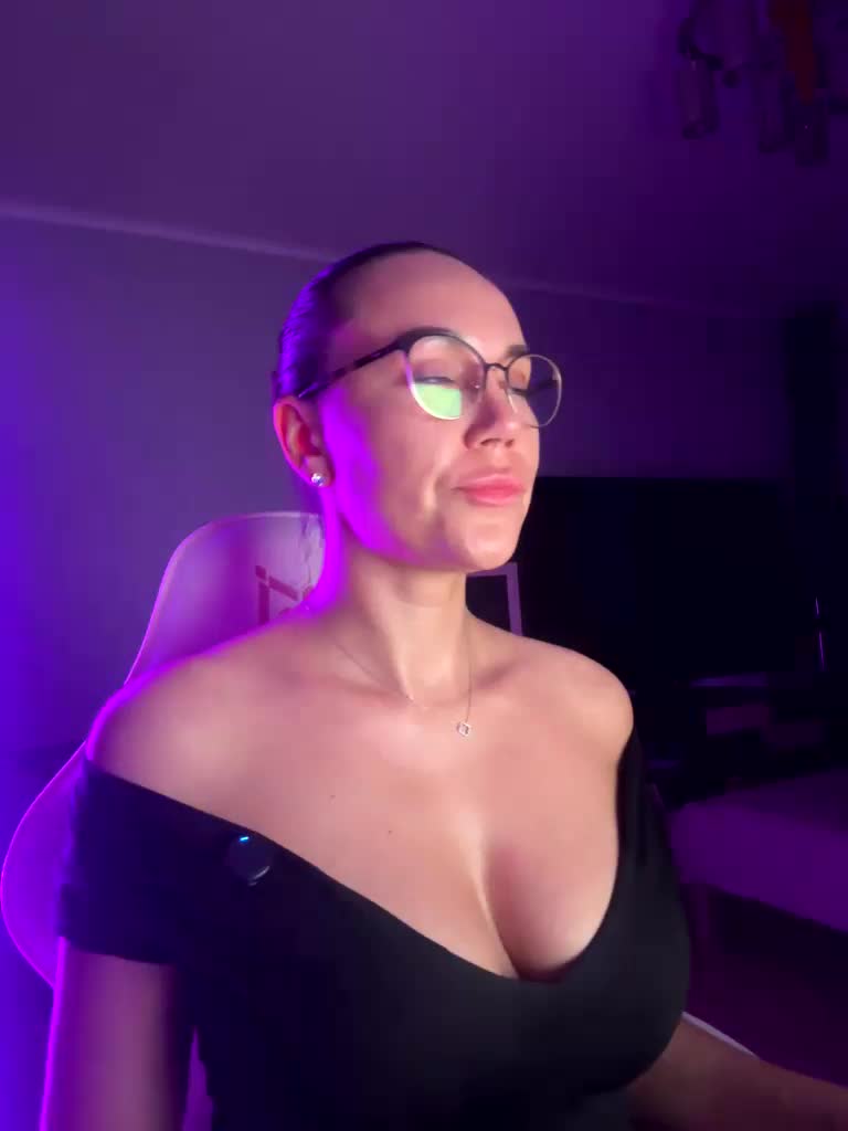 QWEENII Adult Chat June 19, 2026