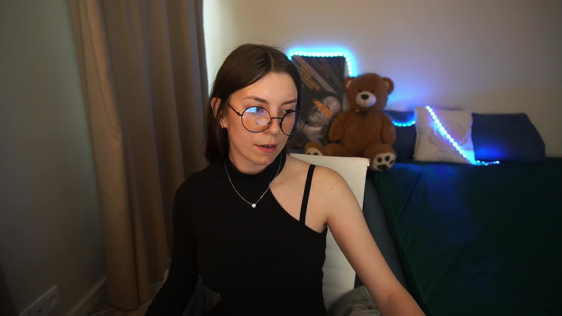 NicoleInfinity Adult Chat June 19, 2026