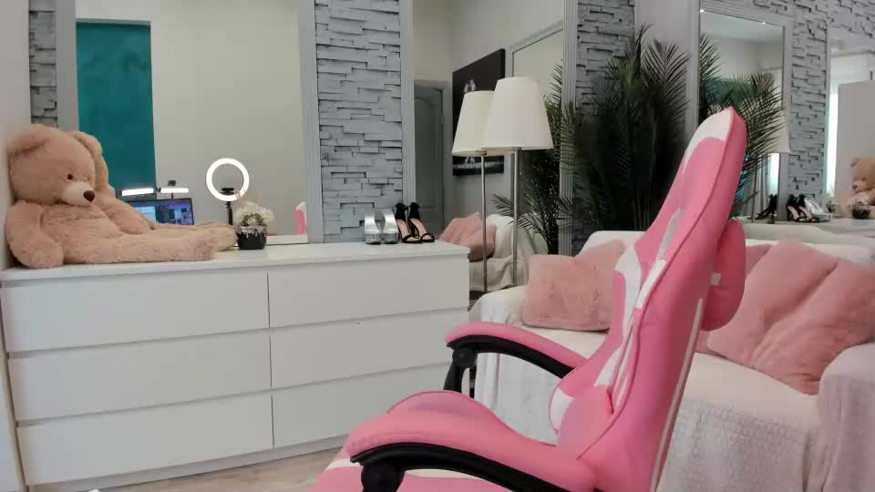 reina_cummings Adult Chat June 25, 2026