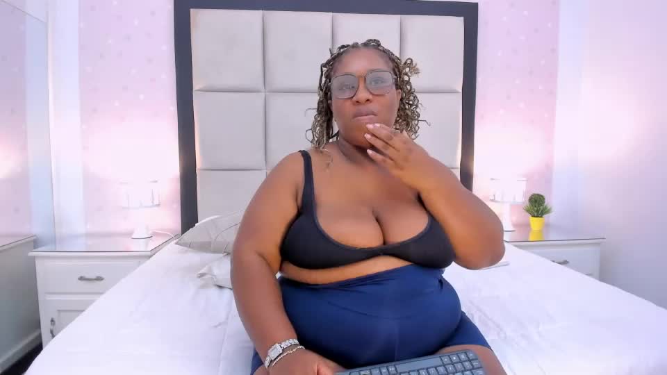 treisyvixen Adult Chat June 24, 2026
