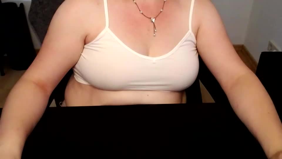 elly_petite Adult Chat June 25, 2026