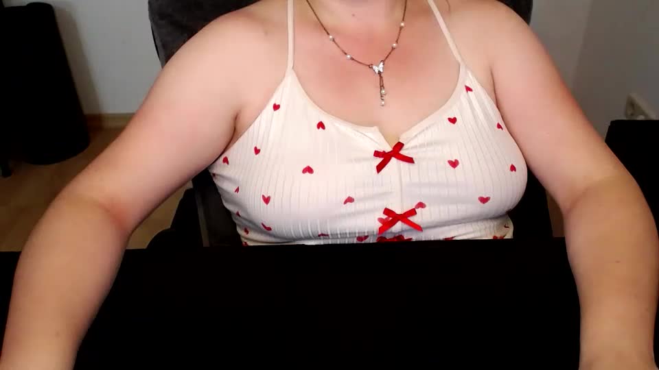 elly_petite Adult Chat June 25, 2026