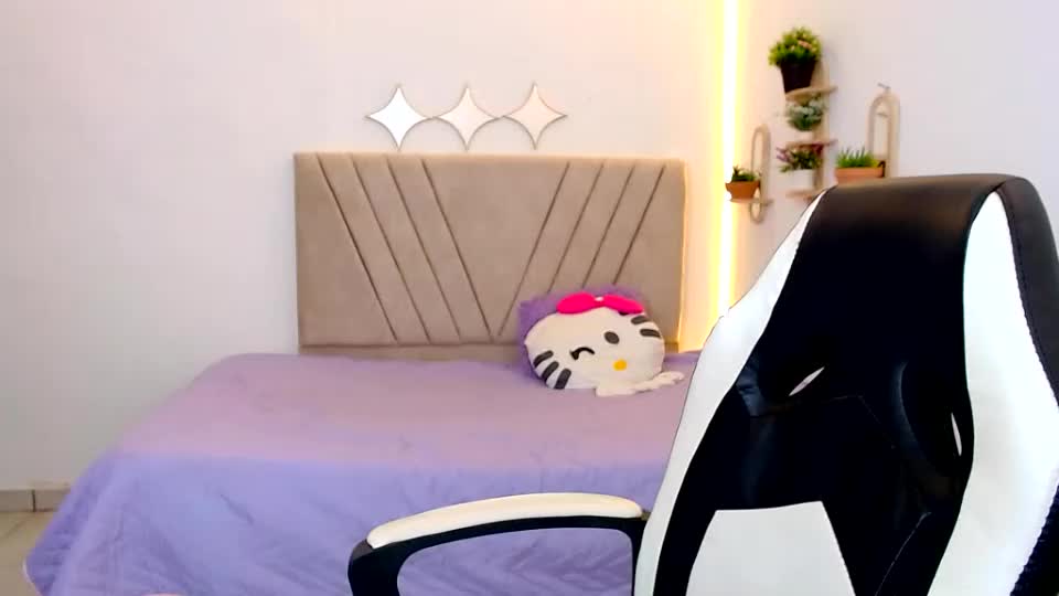 zara_cute18 Adult Chat June 29, 2026