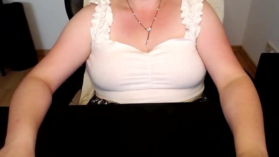 elly_petite Adult Chat July 1, 2026