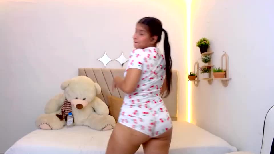 zara_cute18 Adult Chat July 12, 2026