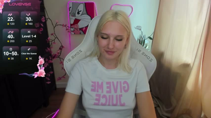 EvelinaLuu Adult Chat July 17, 2026
